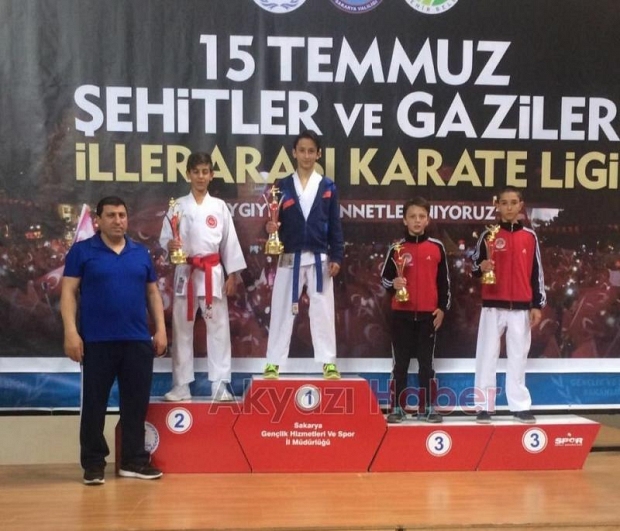  Akyazı Karateciler Madalyaya Doymuyor