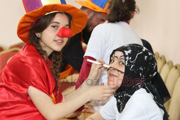 AKYAZI KENT KONSEYİ ENGELLİ ÇOCUKLARIN YANINDA
