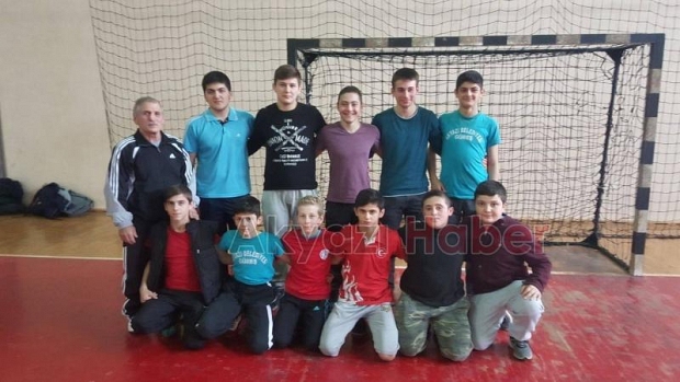 Akyazı'lı Güreşçiler Geleneği Bozmadı