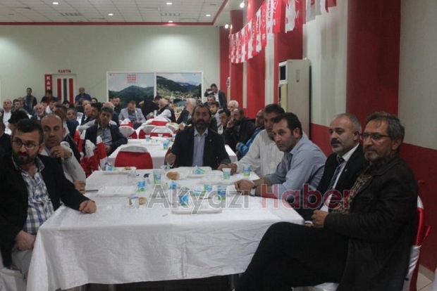 AKYAZI MHP İLÇE TEŞKİLATI İFTAR YEMEĞİNDE BULUŞTU