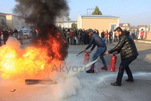 AKYAZI MYO ÖĞRENCİLERİ YANGIN TATBİKATI YAPTI