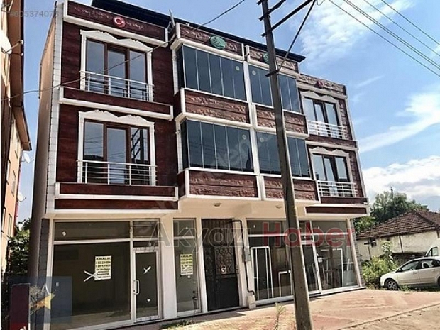 Akyazı nın gözde yerinde satılık bina
