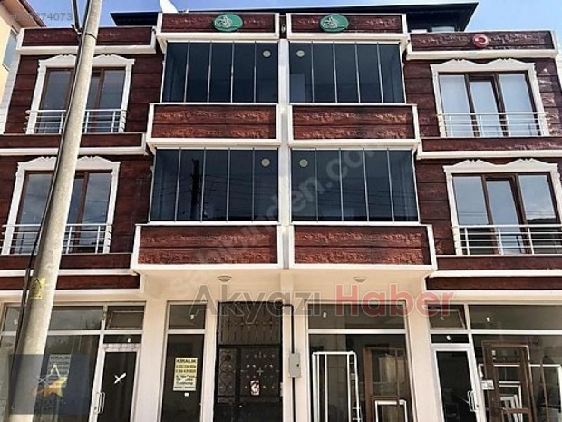 Akyazı nın gözde yerinde satılık bina