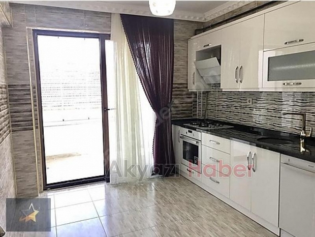Akyazı nın gözde yerinde satılık bina