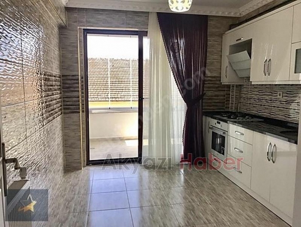 Akyazı nın gözde yerinde satılık bina