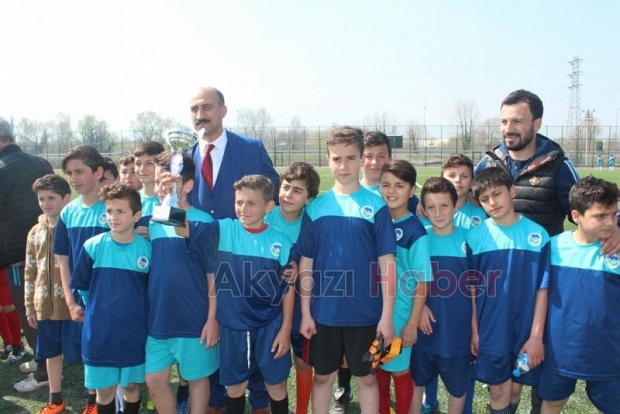 Akyazı nın Yıldızları Ödüllendirildi