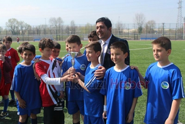 Akyazı nın Yıldızları Ödüllendirildi