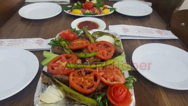 Akyazı Paşa Köftecisi 