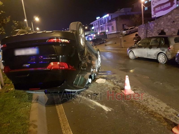 Akyazı Plakalı Cip Takla Attı