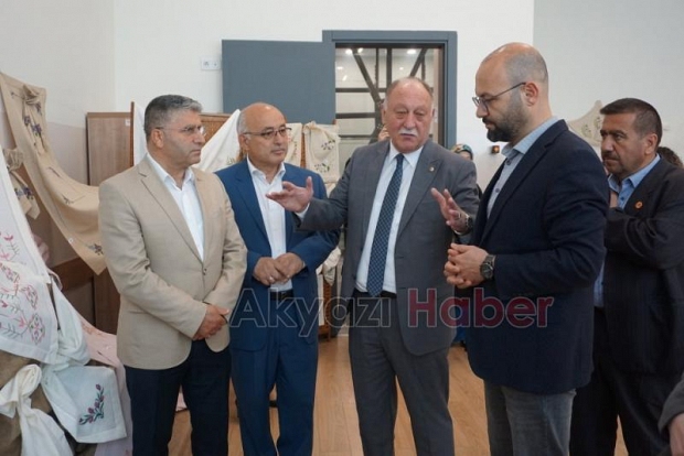 Akyazı SAMEKte yılsonu sergi gerçekleştirildi