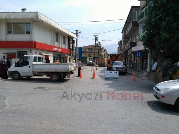 Akyazı Sedaş Ekipleri Yeraltı Kazı Çalışması Başlattı
