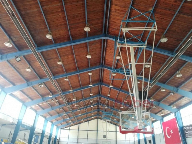 Akyazı Stadyumu ve Atatürk Spor Salonu bakıma alındı