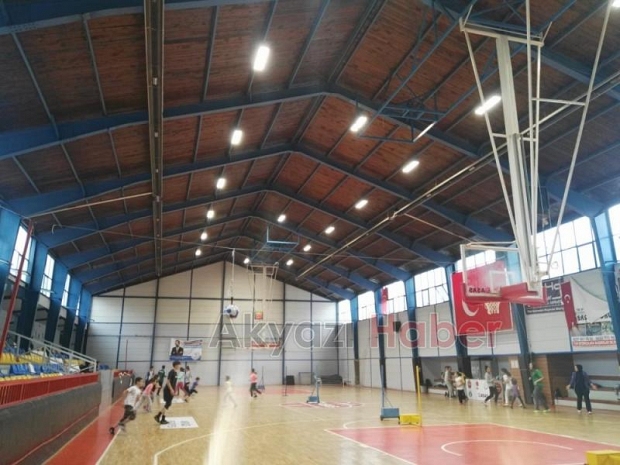 Akyazı Stadyumu ve Atatürk Spor Salonu bakıma alındı