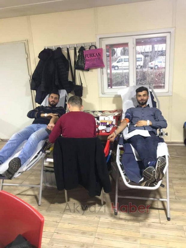 Akyazı Taşburun Gençlik Kulübünden Kızılaya kan bağışı
