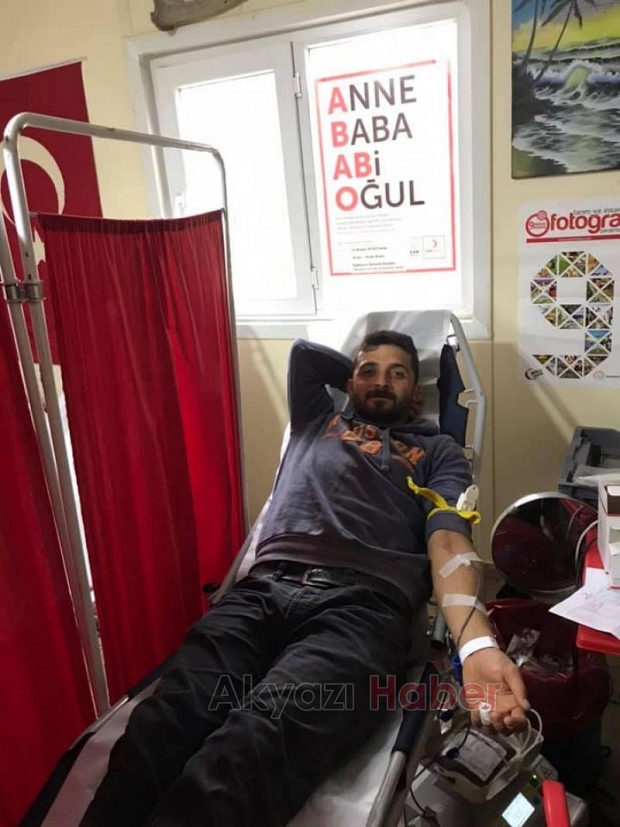 Akyazı Taşburun Gençlik Kulübünden Kızılaya kan bağışı