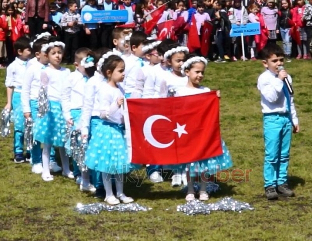 Akyazıda 23 Nisan Coşkuyla kutlandı