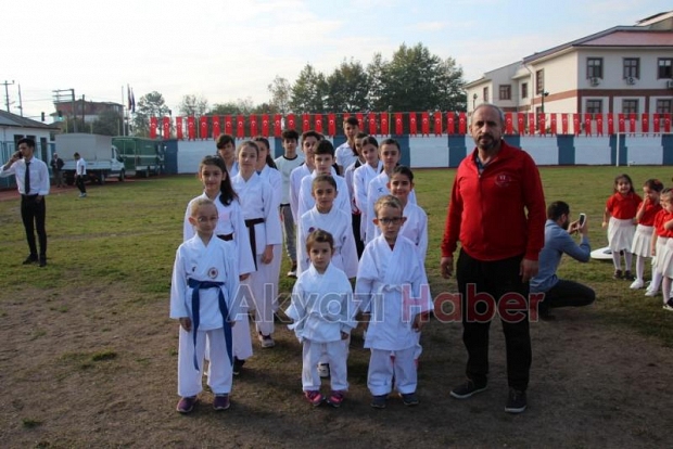Akyazıda 29 Ekim Coşkusu