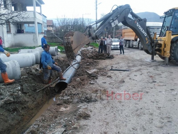 AKYAZI’DA ALT YAPI ÇALIŞMALARI HIZLA DEVAM EDİYOR