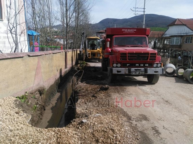 AKYAZI’DA ALT YAPI ÇALIŞMALARI HIZLA DEVAM EDİYOR