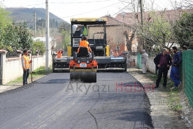AKYAZI’DA ASFALT SEZONU ERKEN AÇILDI
