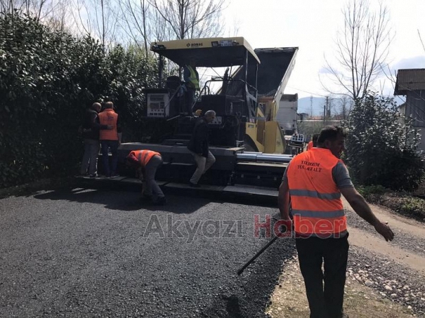 AKYAZI’DA ASFALT SEZONU ERKEN AÇILDI