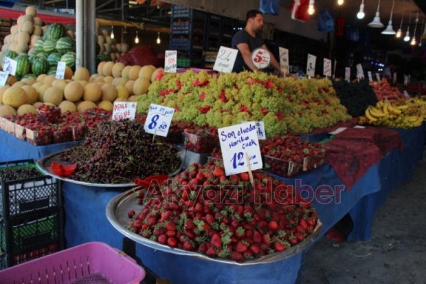 Akyazıda Bayram Yoğunluğu Esnafın Yüzünü Güldürdü