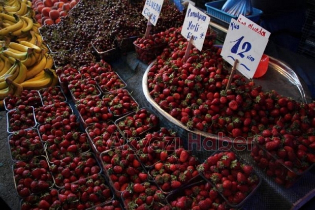 Akyazıda Bayram Yoğunluğu Esnafın Yüzünü Güldürdü