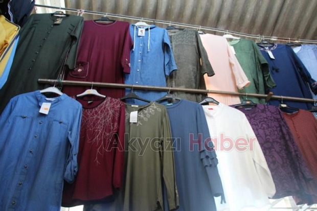 Akyazıda Bayram Yoğunluğu Esnafın Yüzünü Güldürdü