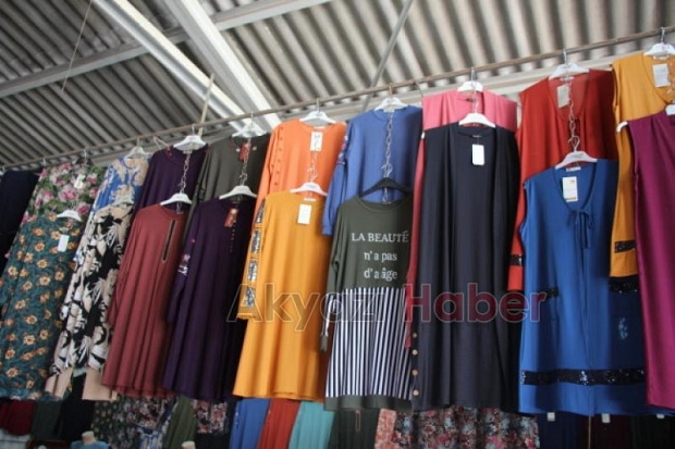 Akyazıda Bayram Yoğunluğu Esnafın Yüzünü Güldürdü