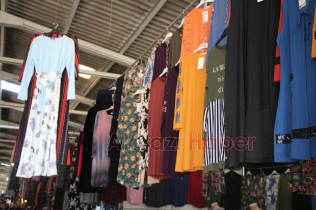 Akyazıda Bayram Yoğunluğu Esnafın Yüzünü Güldürdü