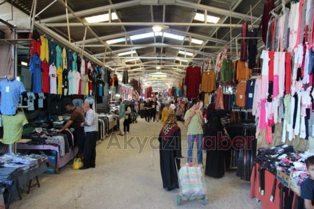 Akyazıda Bayram Yoğunluğu Esnafın Yüzünü Güldürdü