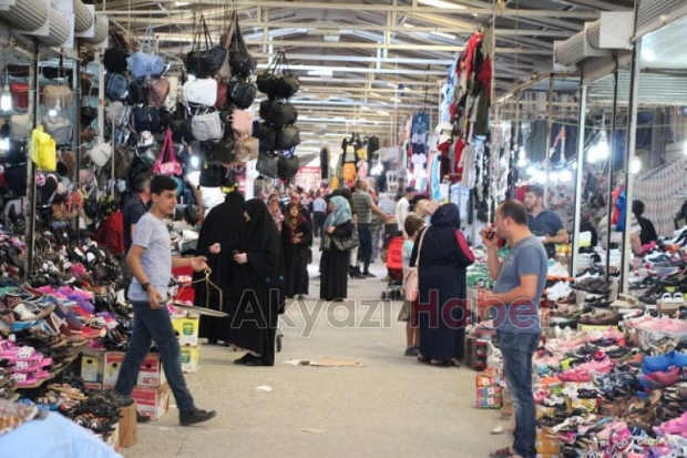 Akyazıda Bayram Yoğunluğu Esnafın Yüzünü Güldürdü