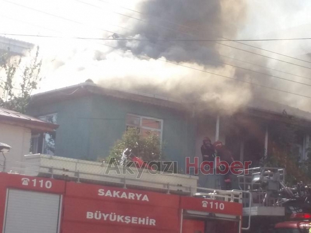 Akyazıda Bina Yangını