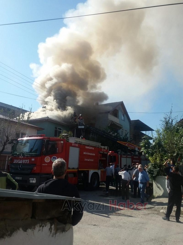 Akyazıda Bina Yangını