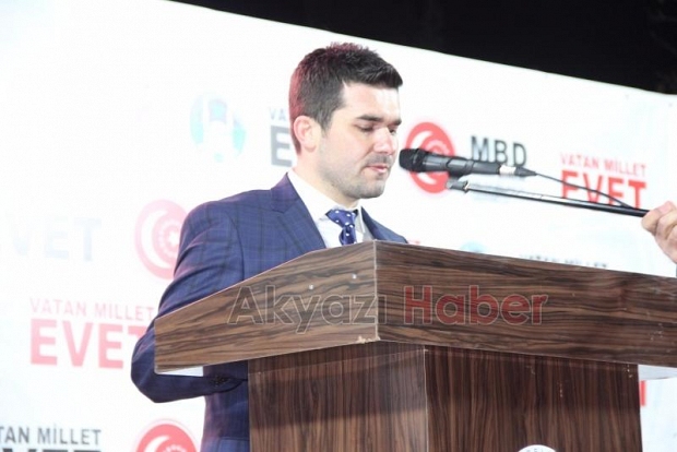 Akyazıda Binler Demokrasi Meydanını Doldurdu