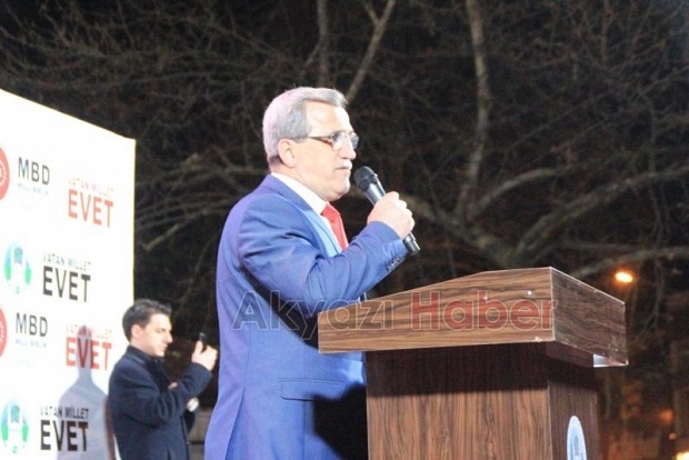 Akyazıda Binler Demokrasi Meydanını Doldurdu
