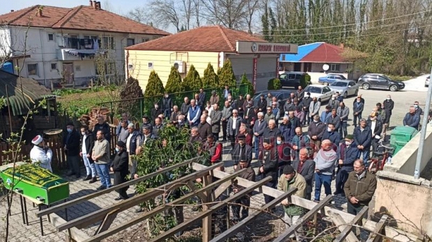 Akyazıda Cenazeler Corana virüs tedbirli defin ediliyor 