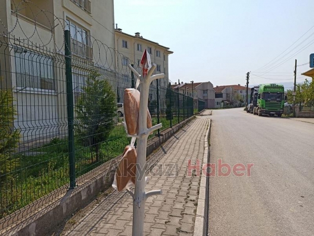 Akyazıda Ekmek Dağıtımı Başladı