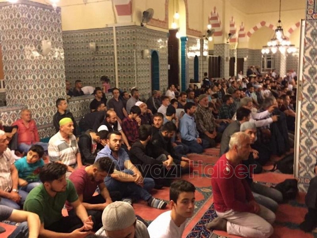 Akyazı’da Kadir Gecesi Çoşkusu