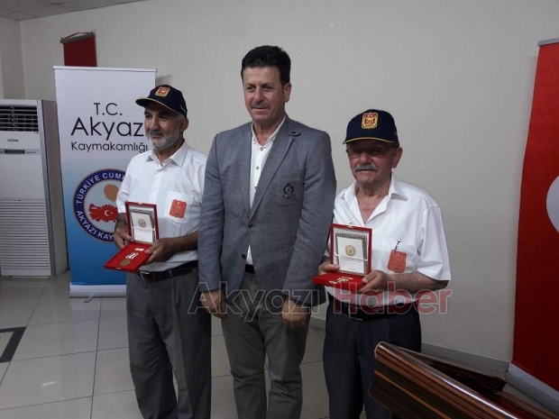 Akyazıda Kıbrıs Gazilerine madalya verildi