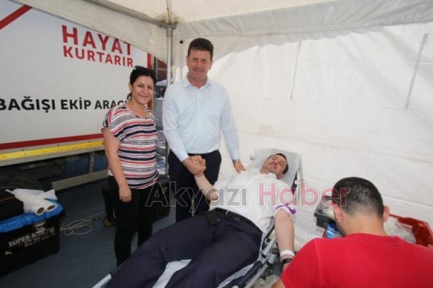 Akyazıda Kızılay 57 Kişiye madalya verdi