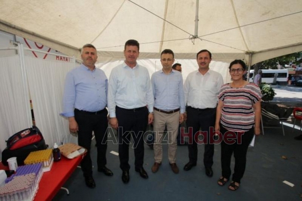 Akyazıda Kızılay 57 Kişiye madalya verdi