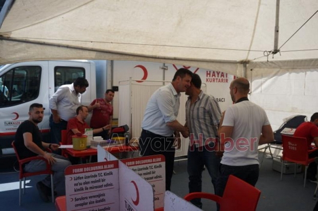 Akyazıda Kızılay 57 Kişiye madalya verdi