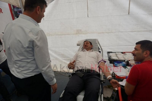 Akyazıda Kızılay 57 Kişiye madalya verdi