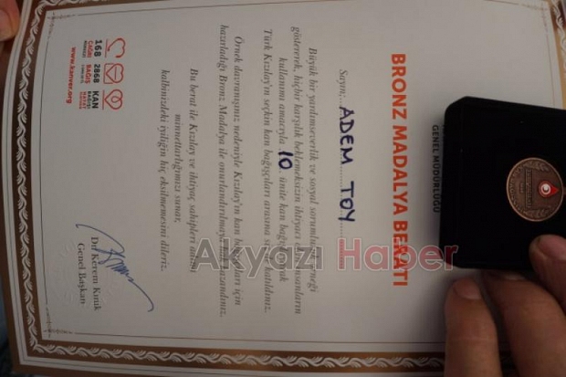 Akyazıda Kızılay 57 Kişiye madalya verdi