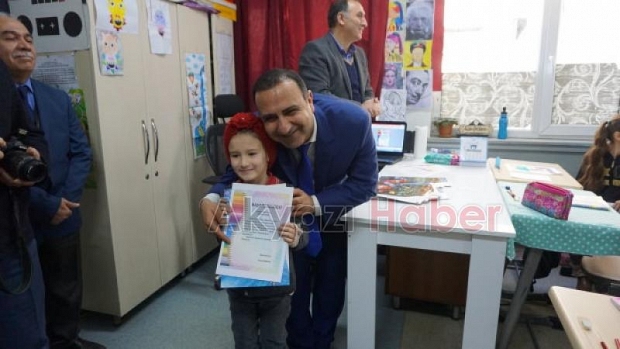 Akyazıda öğrenciler karne heyecanı yaşadı