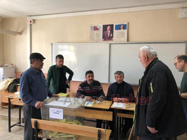 Akyazıda oy saati kaçta sona erecek