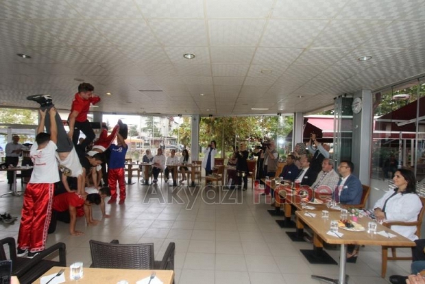 Akyazıda sağlıklı yaşam için yürüdüler