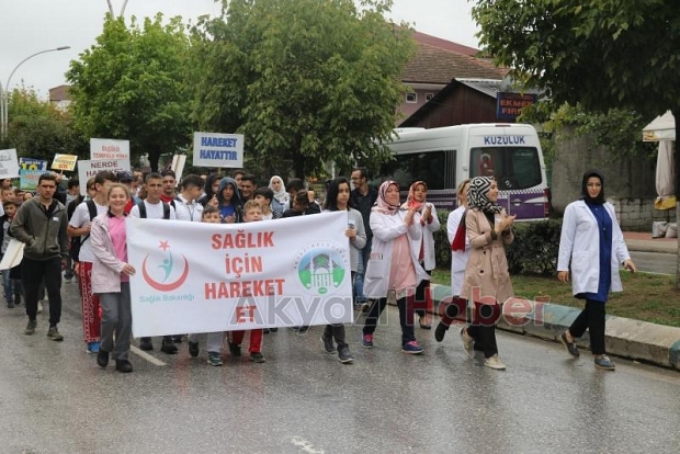 Akyazıda sağlıklı yaşam için yürüdüler