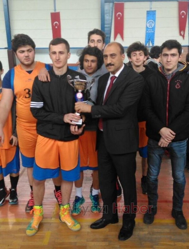 Akyazı’da şampiyon Konuralp 